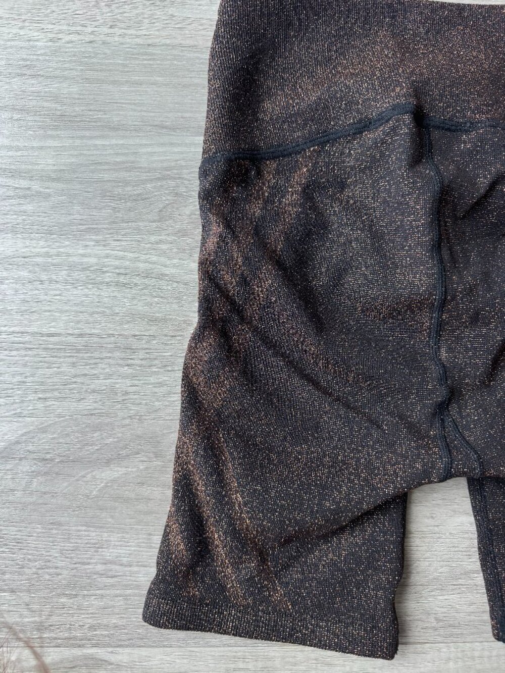 OFFLINE BY AERIE SEAMLESS LUREX BIKE SHORT GOLD XS NEW - Picture 9 of 13
